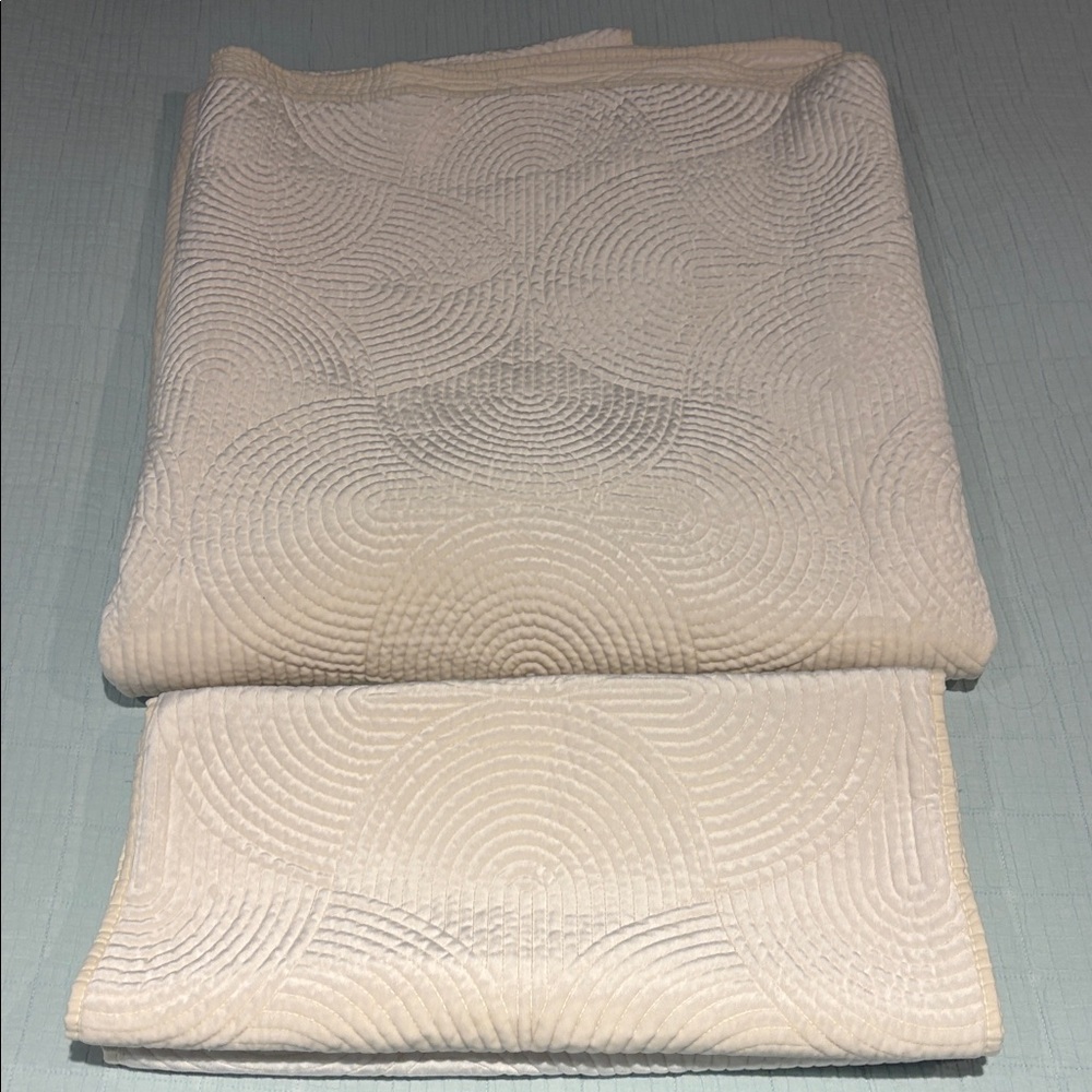 Elegant Cream Comforter